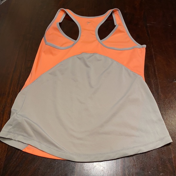 old navy semi fitted active tank - Picture 2 of 2